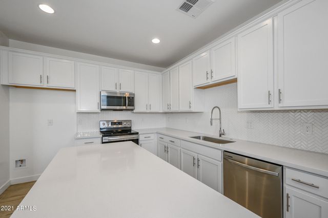 9517 E Talon Avenue, Mesa, AZ 85212