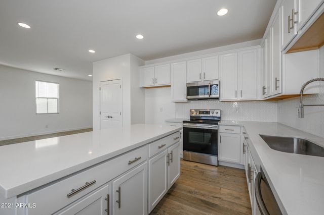 9517 E Talon Avenue, Mesa, AZ 85212