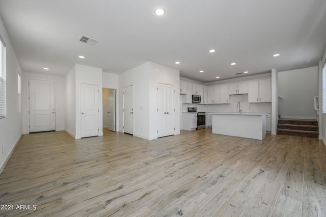 9517 E Talon Avenue, Mesa, AZ 85212