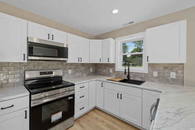 203 S Ivy Lane, Butler, IN 46721