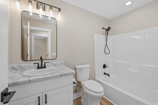 203 S Ivy Lane, Butler, IN 46721