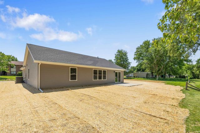 203 S Ivy Lane, Butler, IN 46721
