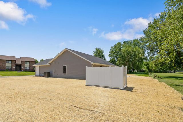 203 S Ivy Lane, Butler, IN 46721