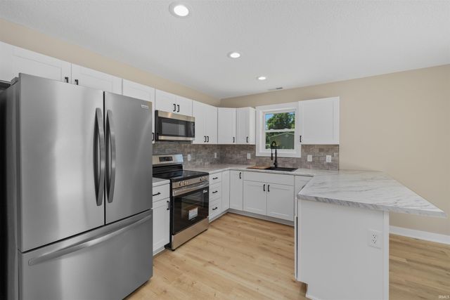 203 S Ivy Lane, Butler, IN 46721