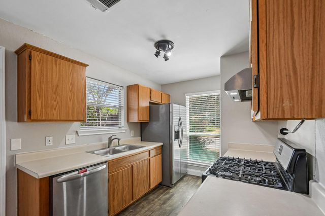 1611 Lantern Light DR, Round Rock, TX 78681