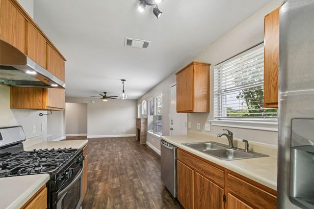1611 Lantern Light DR, Round Rock, TX 78681