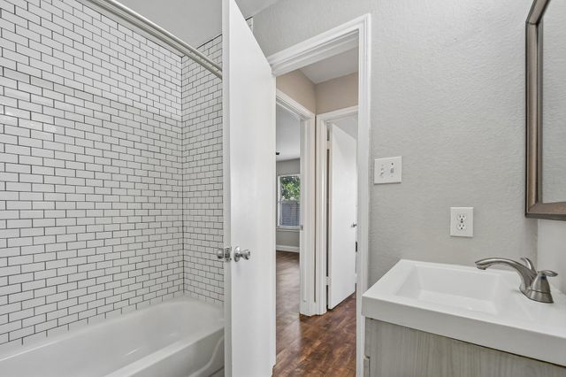 1611 Lantern Light DR, Round Rock, TX 78681
