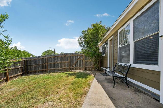 1611 Lantern Light DR, Round Rock, TX 78681