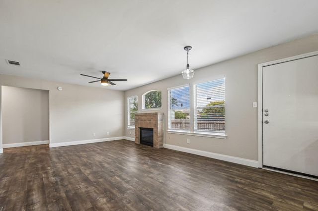 1611 Lantern Light DR, Round Rock, TX 78681