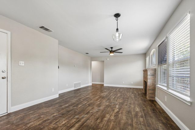 1611 Lantern Light DR, Round Rock, TX 78681