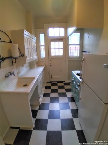 219 W Magnolia, San Antonio, TX 78212