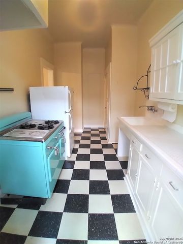 219 W Magnolia, San Antonio, TX 78212