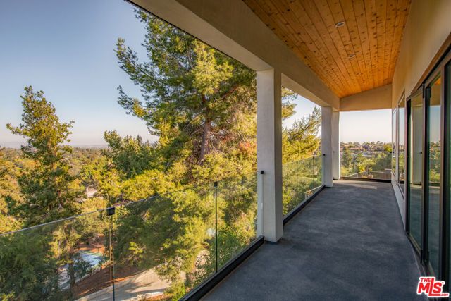 122 Patrician Way, Pasadena, CA 91105