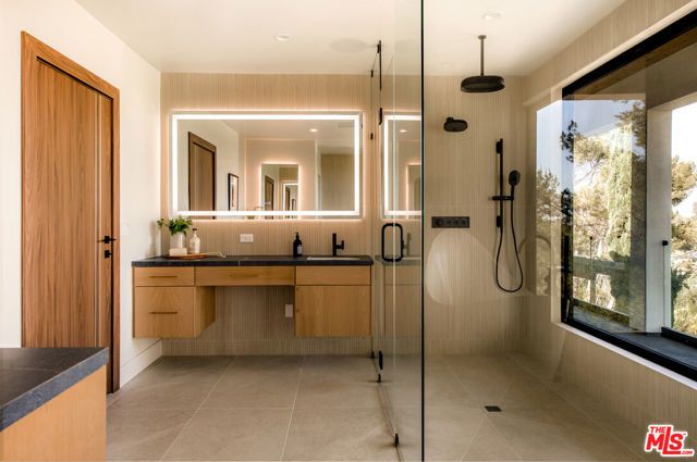 122 Patrician Way, Pasadena, CA 91105