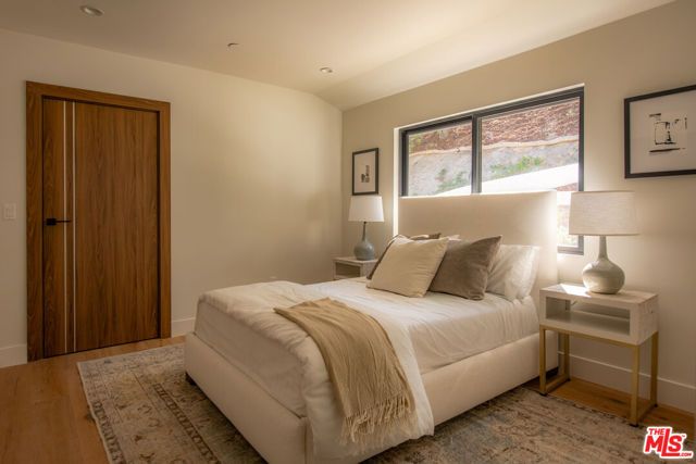 122 Patrician Way, Pasadena, CA 91105