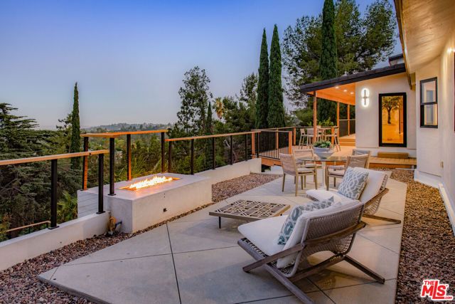 122 Patrician Way, Pasadena, CA 91105
