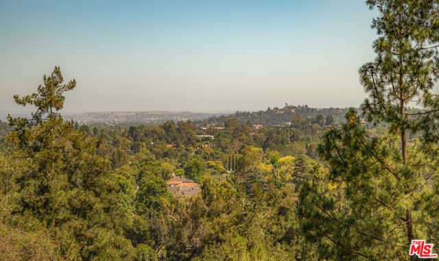 122 Patrician Way, Pasadena, CA 91105