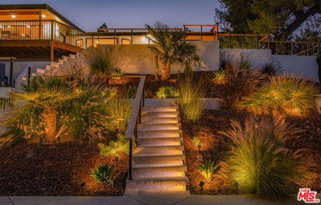 122 Patrician Way, Pasadena, CA 91105
