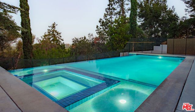 122 Patrician Way, Pasadena, CA 91105