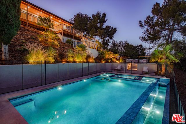 122 Patrician Way, Pasadena, CA 91105
