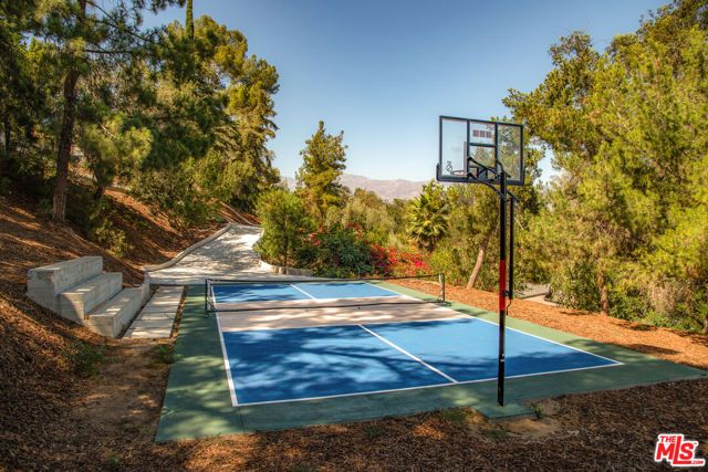 122 Patrician Way, Pasadena, CA 91105