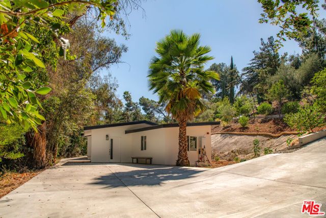 122 Patrician Way, Pasadena, CA 91105