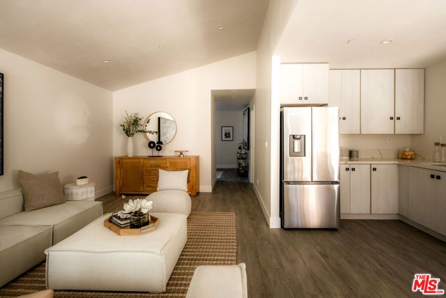 122 Patrician Way, Pasadena, CA 91105