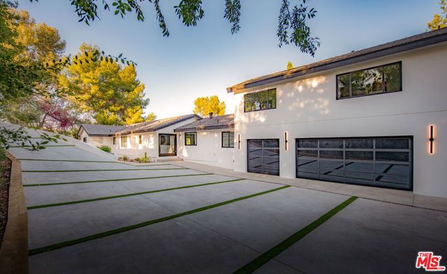 122 Patrician Way, Pasadena, CA 91105
