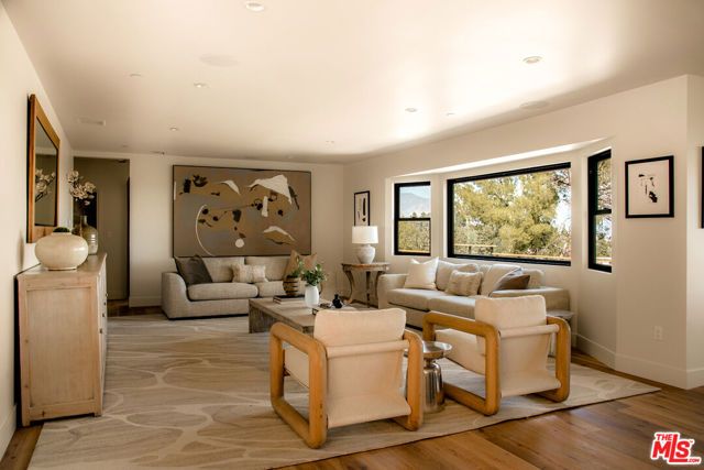 122 Patrician Way, Pasadena, CA 91105