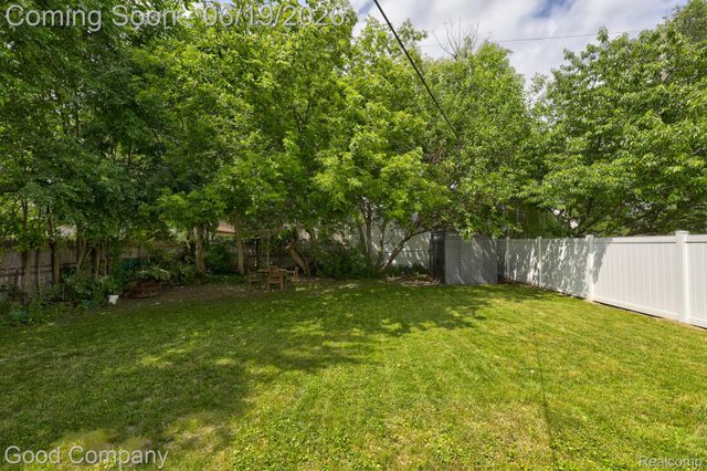 521 E Chesterfield Street, Ferndale, MI 48220
