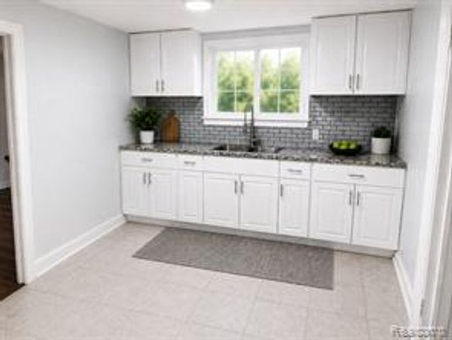 17321 Santa Rosa Drive, Detroit, MI 48221