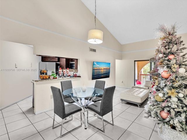 10241 NW 9th St Cir 204-5, Miami, FL 33172