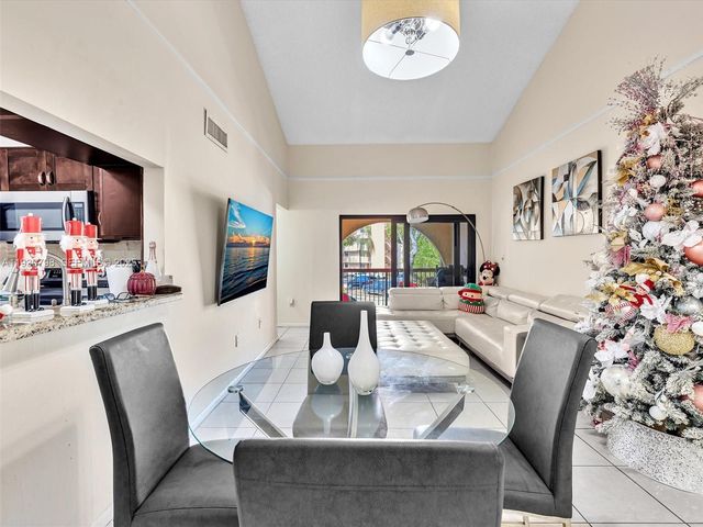 10241 NW 9th St Cir 204-5, Miami, FL 33172