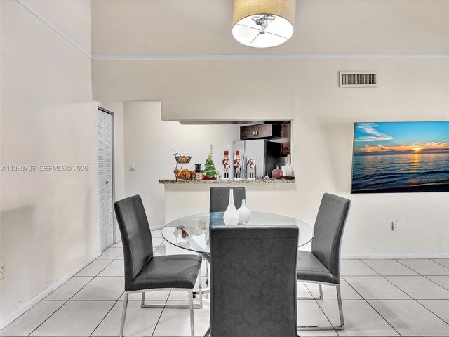 10241 NW 9th St Cir 204-5, Miami, FL 33172