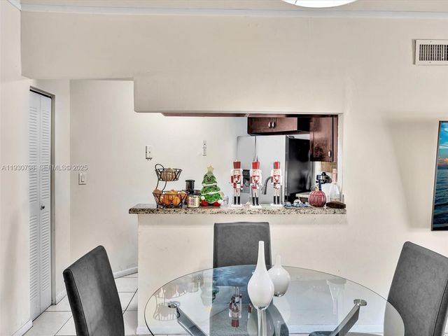 10241 NW 9th St Cir 204-5, Miami, FL 33172