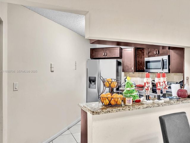 10241 NW 9th St Cir 204-5, Miami, FL 33172