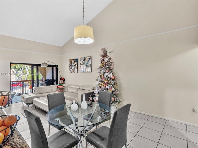 10241 NW 9th St Cir 204-5, Miami, FL 33172