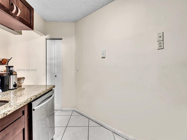 10241 NW 9th St Cir 204-5, Miami, FL 33172