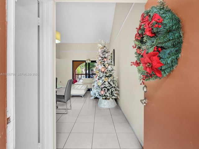 10241 NW 9th St Cir 204-5, Miami, FL 33172