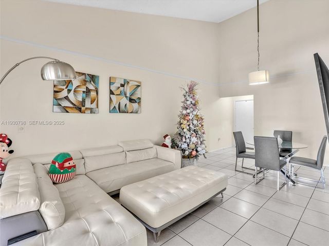 10241 NW 9th St Cir 204-5, Miami, FL 33172