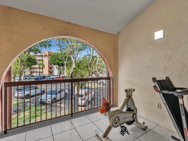 10241 NW 9th St Cir 204-5, Miami, FL 33172