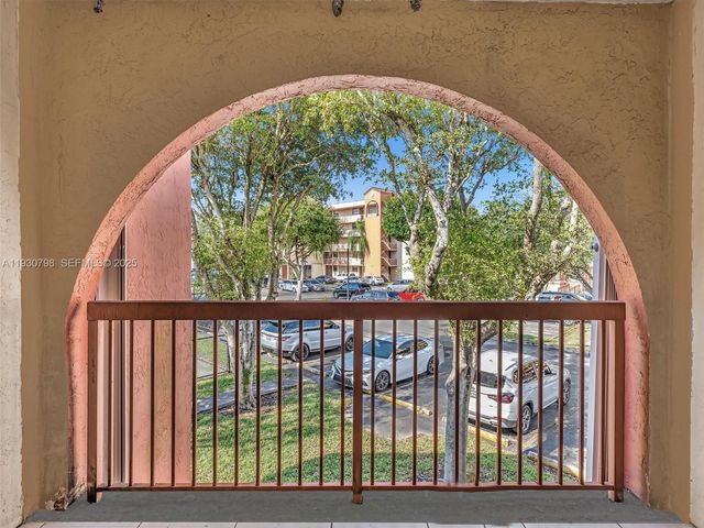 10241 NW 9th St Cir 204-5, Miami, FL 33172