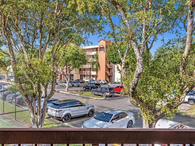 10241 NW 9th St Cir 204-5, Miami, FL 33172