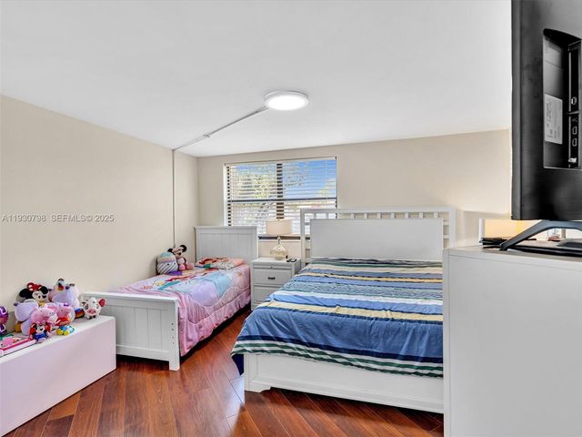 10241 NW 9th St Cir 204-5, Miami, FL 33172