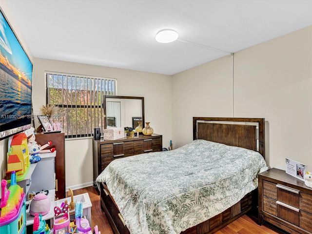 10241 NW 9th St Cir 204-5, Miami, FL 33172