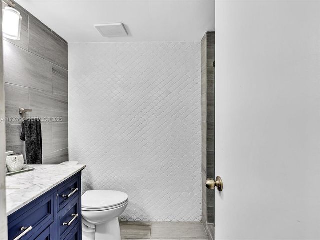 10241 NW 9th St Cir 204-5, Miami, FL 33172