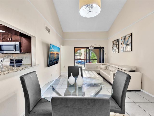 10241 NW 9th St Cir 204-5, Miami, FL 33172