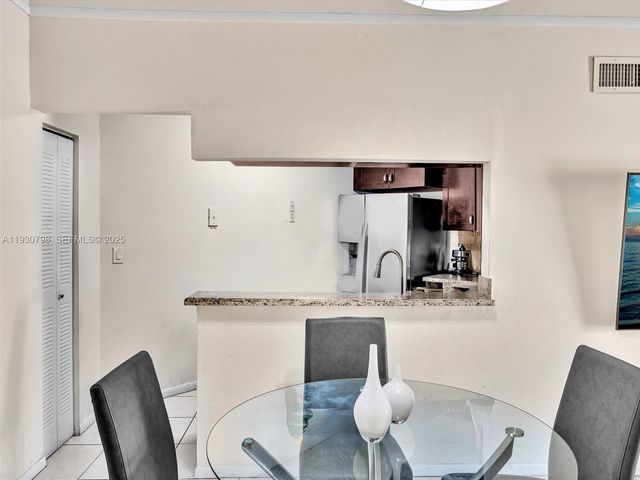 10241 NW 9th St Cir 204-5, Miami, FL 33172