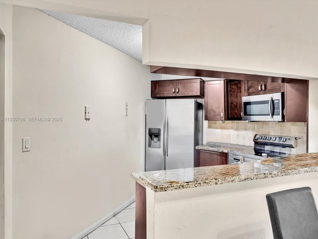 10241 NW 9th St Cir 204-5, Miami, FL 33172
