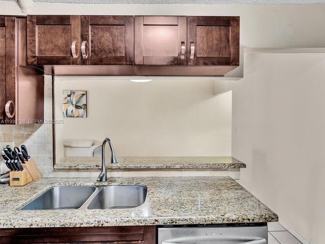 10241 NW 9th St Cir 204-5, Miami, FL 33172